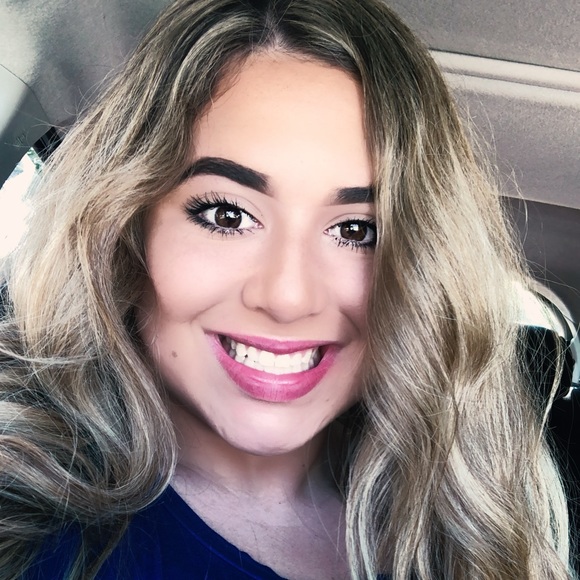 Profile Picture of Ava Walters (@ava_walters) on Poshmark