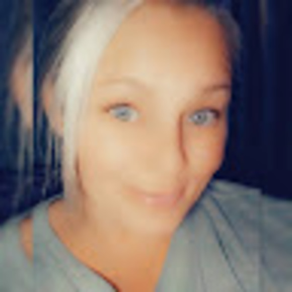 Profile Picture of Kimberly Pozzi (@cannakim) on Poshmark