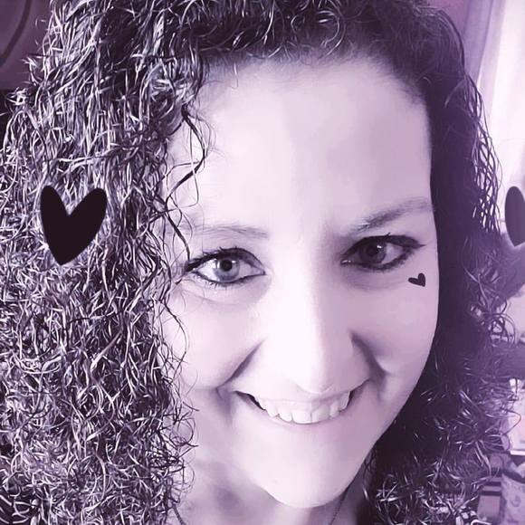 Profile Picture of Lisa Unkel (@lisaunkel) on Poshmark