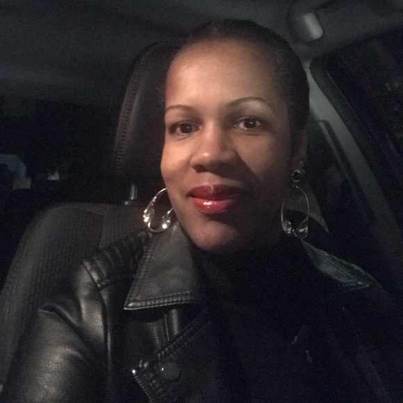 Profile Picture of Marly Rateau (@marleyrateau) on Poshmark