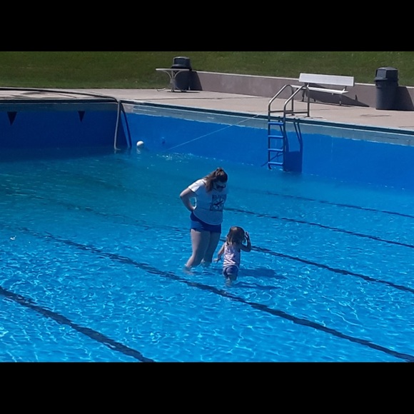 Profile Picture of Haley Zebert (@zberthaley) on Poshmark