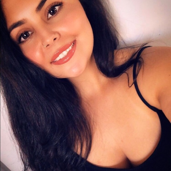 Profile Picture of Rosanna Ciardullo (@rosecxo) on Poshmark