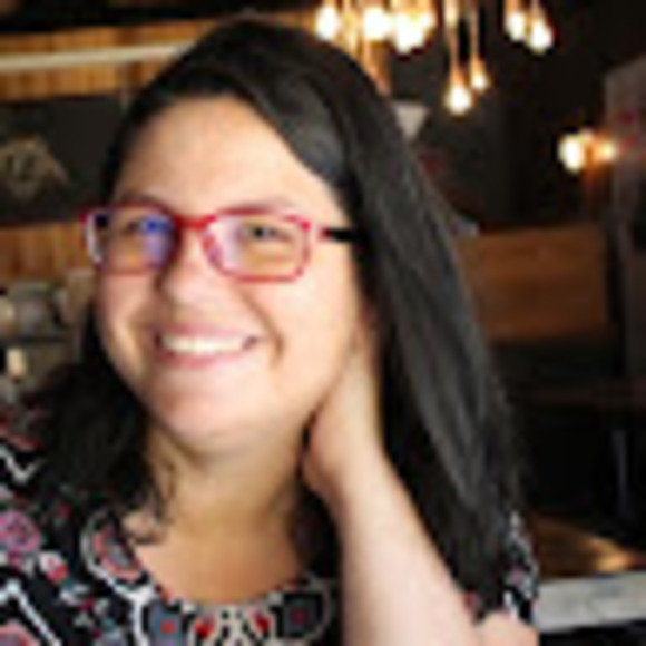 Profile Picture of Juliana Sauvé (@julianagsauve) on Poshmark