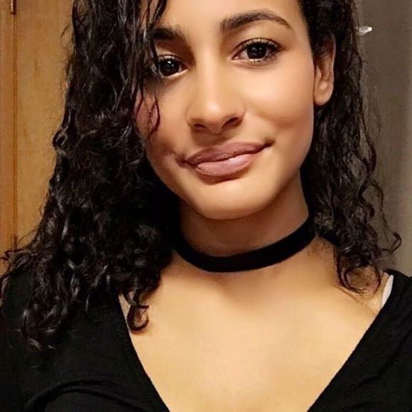 Profile Picture of Barbara jean Mari (@barbarajeanm5) on Poshmark