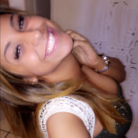 Profile Picture of Nicole Feola (@nfeola) on Poshmark