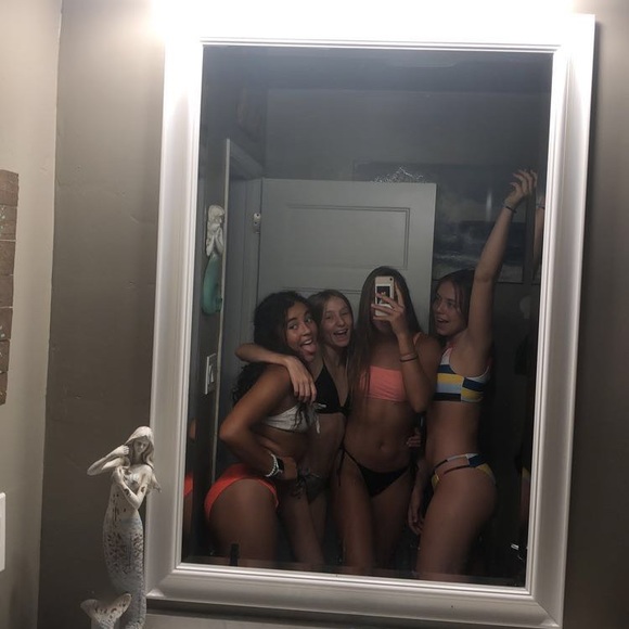 Profile Picture of Cherish Caha (@cherishmariee) on Poshmark