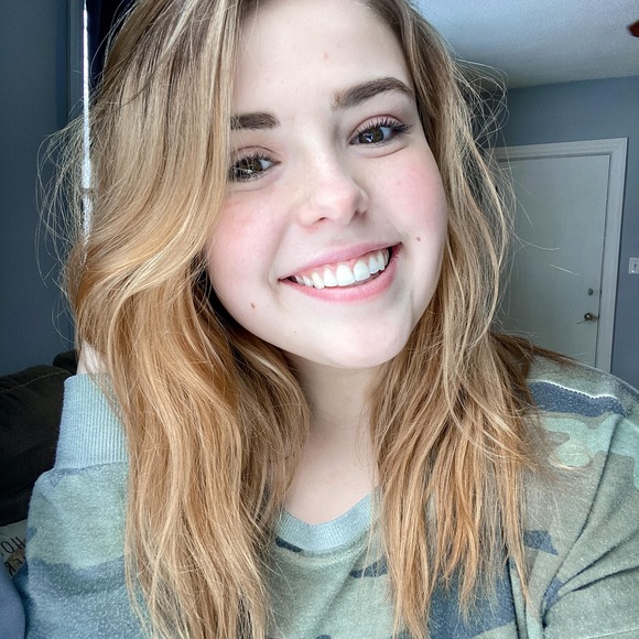 Profile Picture of Kylee Putnam (@kyleeputnam7) on Poshmark