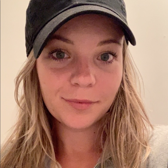 Profile Picture of Cassidy Nendick (@kindawonderful) on Poshmark