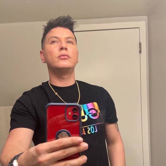 Profile Picture of David Gamba (@realdavid21) on Poshmark