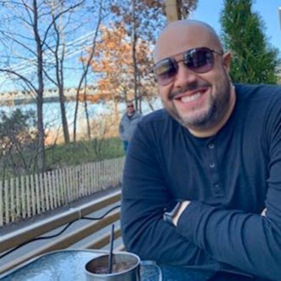 Profile Picture of Ray Muñoz (@raymunoz7) on Poshmark