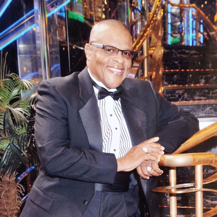 Profile Picture of DavidBey (@silvercoat1) on Tiktok