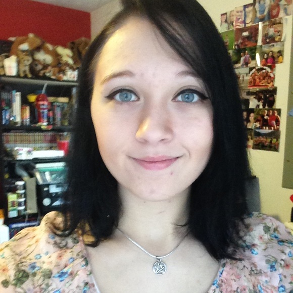 Profile Picture of Savannah Cantrell (@scantrell9) on Poshmark