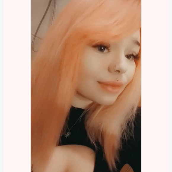 Profile Picture of Ali Sandelli (@ali257) on Poshmark