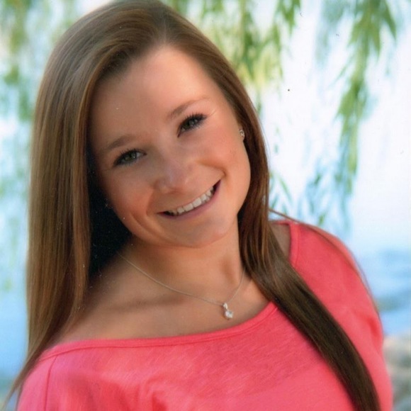 Profile Picture of Bailey Oleksy (@baoleksy95) on Poshmark