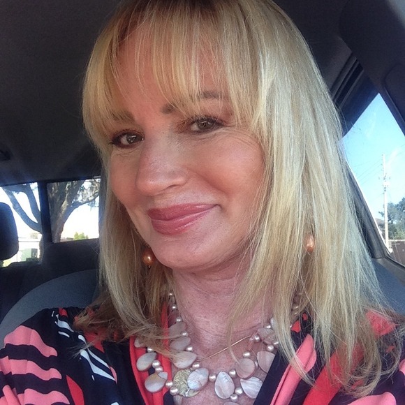 Profile Picture of Sharon Bostrom (@shaloubostrom) on Poshmark