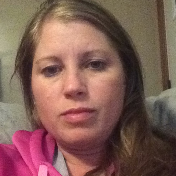 Profile Picture of Michelle Heislen (@shelbach) on Poshmark