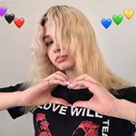 Profile Picture of Julia Pelc (@queenoftheblack3) on Instagram