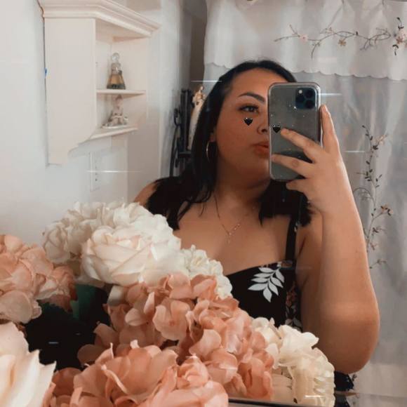 Profile Picture of Carmen Vasquez (@cv2516) on Poshmark