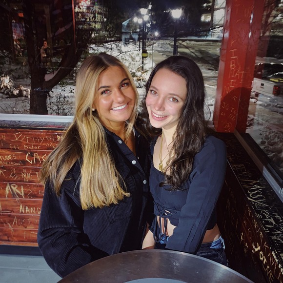 Profile Picture of Christie Hurteau (@christiehurteau) on Poshmark