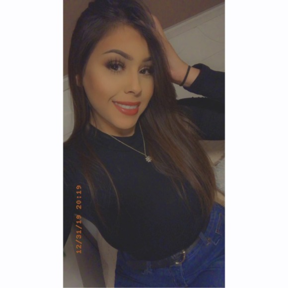 Profile Picture of Janey Coria (@jaaneetttc) on Poshmark
