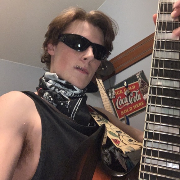 Profile Picture of Joshua Oliverie (@joshuaoliverie) on Poshmark