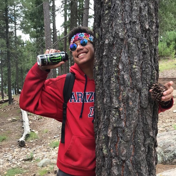 Profile Picture of Devaughn Douglas (@devaughndouglas) on Poshmark