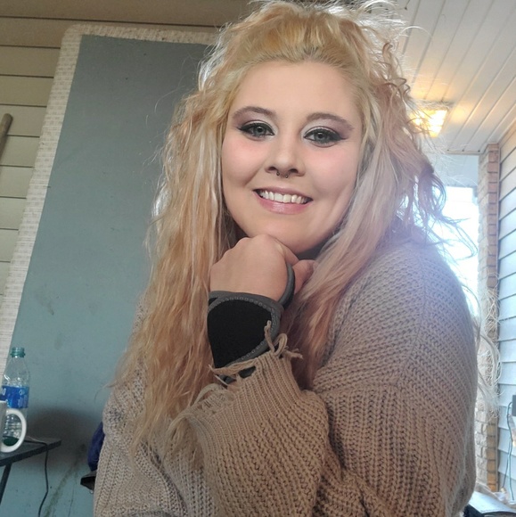 Profile Picture of Summer Crosswhite (@summercrosswhit) on Poshmark