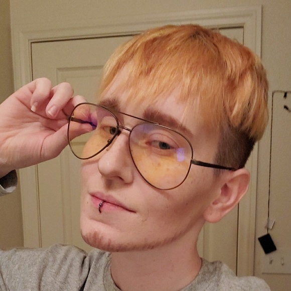 Profile Picture of Alex Biggs (@alexantlers) on Poshmark