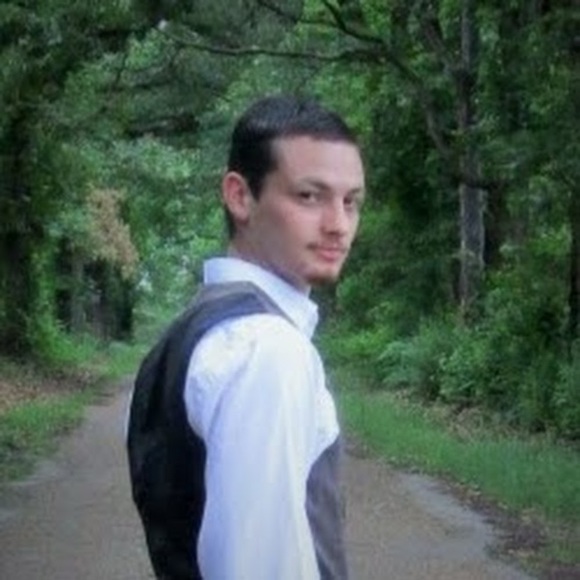 Profile Picture of Michael Gunter (@michaelagunter3) on Poshmark