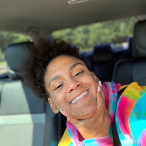 Profile Picture of Ciarrah Mccloney (@ciaarrahhhh) on Poshmark