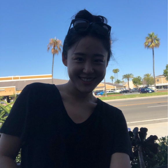 Profile Picture of Sumin Kim (@sumin_k) on Poshmark