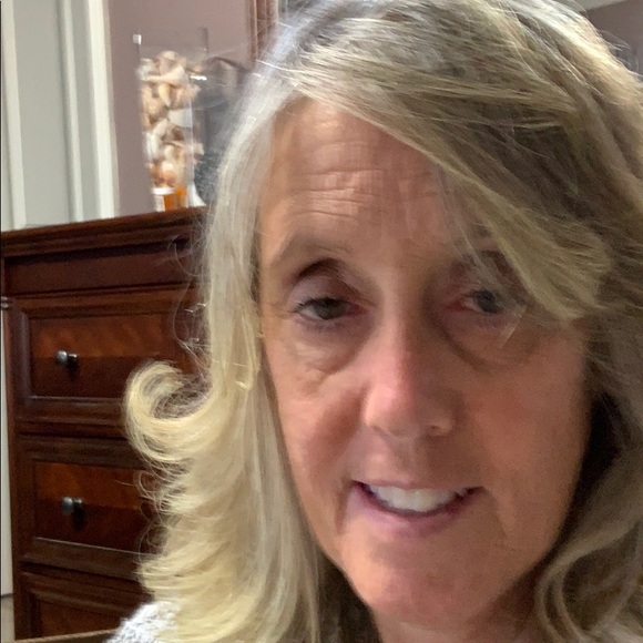 Profile Picture of Christine Elsasser (@kelsasser1) on Poshmark