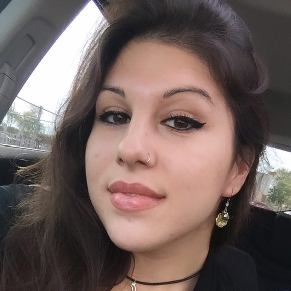 Profile Picture of Alexa Cava (@alexacava) on Poshmark