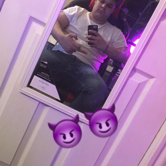 Profile Picture of Angel Ribot (@angelribot13) on Poshmark