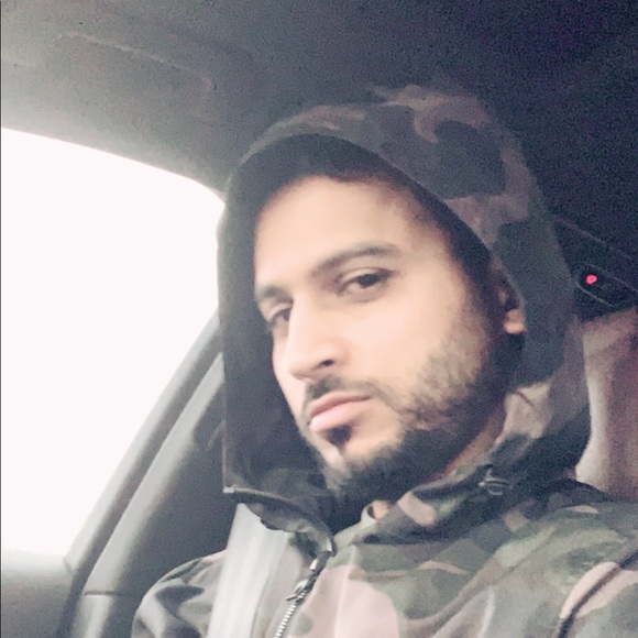 Profile Picture of Farman Khan (@farmankhan) on Poshmark