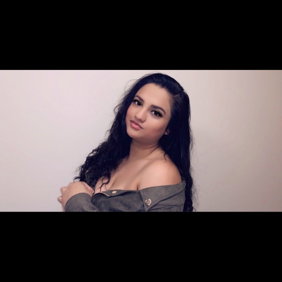 Profile Picture of Karina Velasquez (@rinav23) on Poshmark