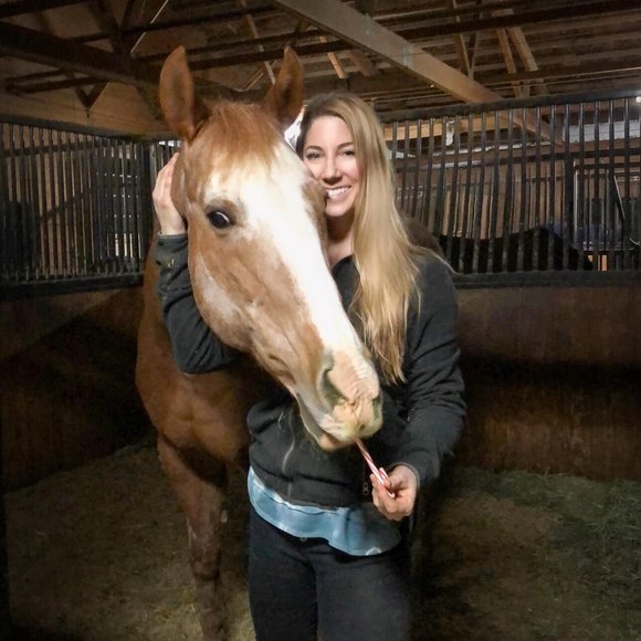 Profile Picture of Vicky Zionts (@vickyzionts) on Poshmark