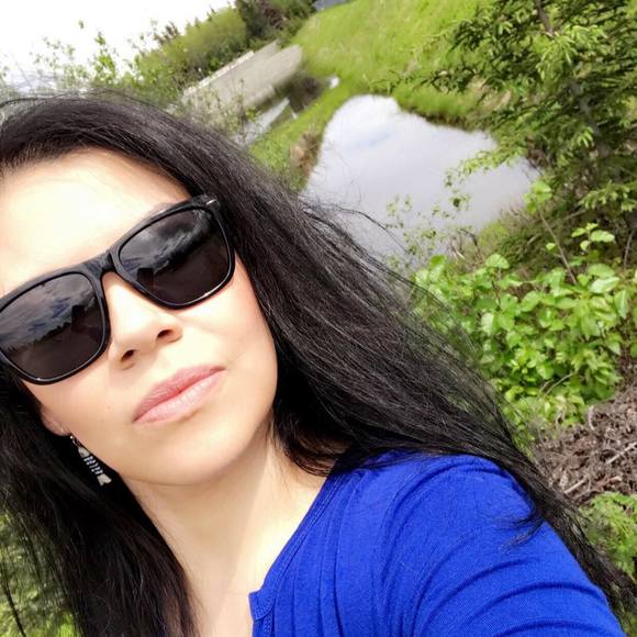 Profile Picture of Lisa Hodgson (@lmhodgson) on Poshmark