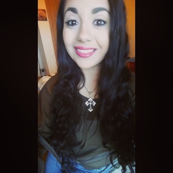 Profile Picture of Danielle Garino (@daniellegarino) on Poshmark