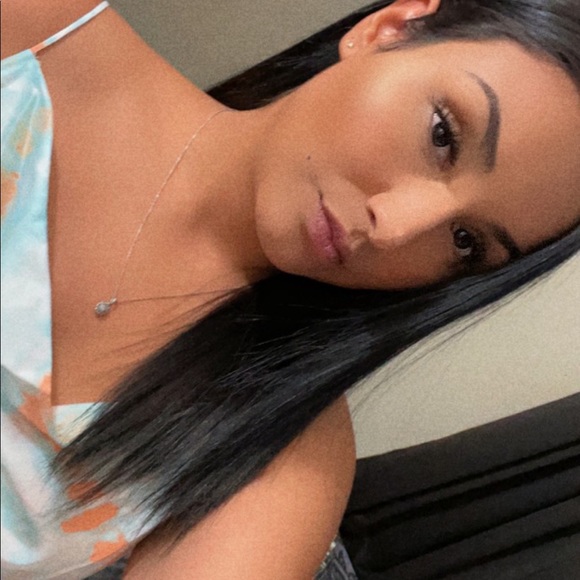 Profile Picture of Itzel Velasquez (@itzelvelasqu158) on Poshmark