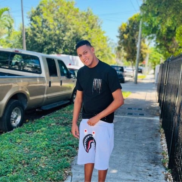 Profile Picture of Lazaro Alejandro (@lazaroalejan368) on Poshmark