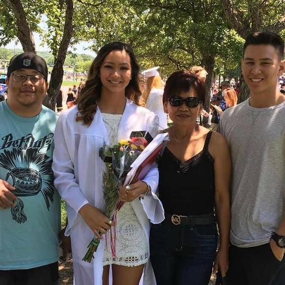 Profile Picture of Mel Sechler (@amelitacapulong) on Poshmark