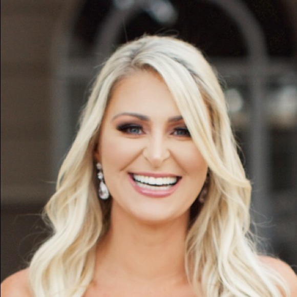 Profile Picture of Kandi Moore (@kandimoore) on Poshmark