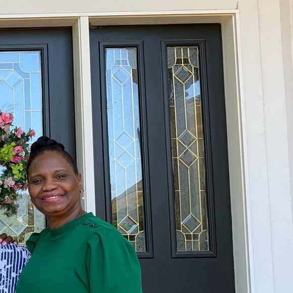 Profile Picture of Lashonda Kelly (@lshonkelly) on Poshmark