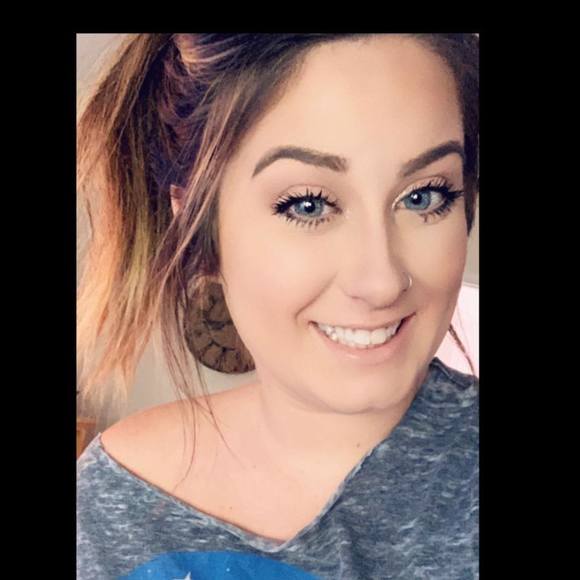 Profile Picture of Kendall Reid (@ken81495) on Poshmark