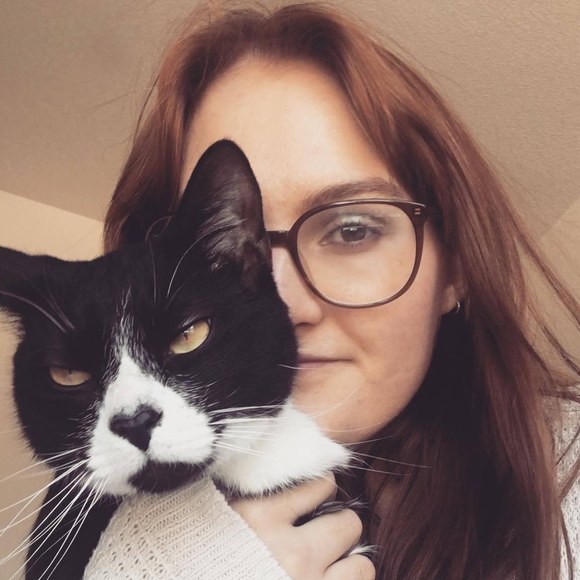 Profile Picture of Katie Biesiada (@kbiesiada322) on Poshmark