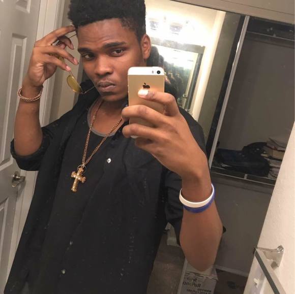 Profile Picture of Joshua Garvin (@joshua_garvin) on Poshmark