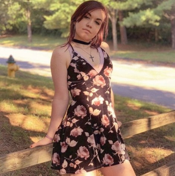 Profile Picture of Ariel Sneden (@arielsneden) on Poshmark