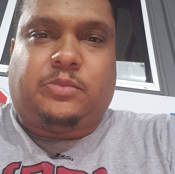 Profile Picture of Corey Ruffin (@ruffincorey) on Poshmark