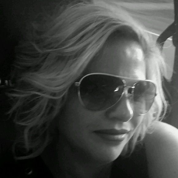 Profile Picture of Amie Eckert (@mykiddies3) on Poshmark